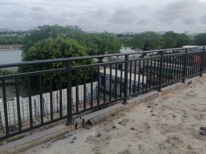 安徽鋅鋼護欄廠家電話多少？