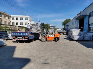 金用護欄2020年8月15日鋅鋼陽臺護欄裝車發貨！