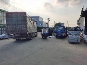 金用護欄2020年8月19日鋅鋼陽臺護欄裝車發貨！