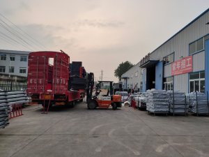 金用護欄2020年8月21日鋁合金百葉窗裝車發貨！