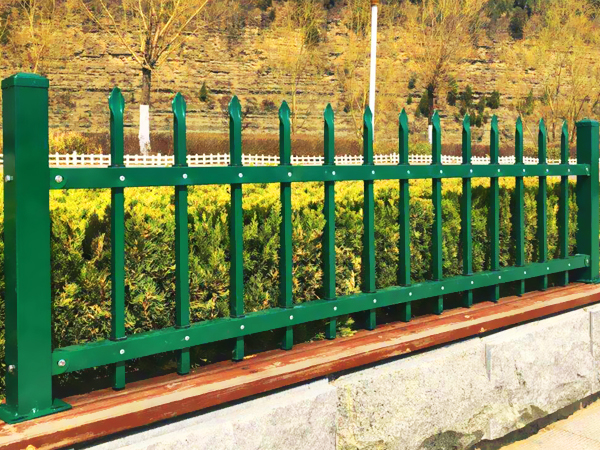 選擇鋅鋼柵欄廠家，這三點(diǎn)很重要！