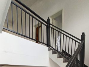 鋅鋼樓梯扶手和不銹鋼樓梯扶手誰更值得買？答案在這里！