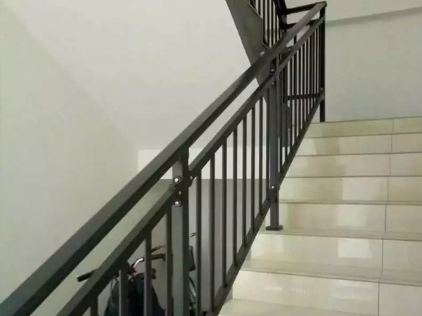 如何選擇適合自己的樓梯扶手廠家，看過這里你就知道了！