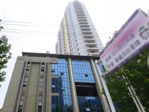 淮北濉溪萬潤(rùn)東方銀座小區(qū)百葉窗、樓梯扶手定制