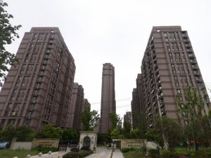 合肥高速時(shí)代城小區(qū)空調(diào)護(hù)欄、樓梯扶手定制