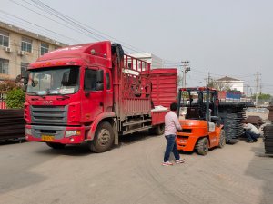 金用護(hù)欄2021年4月16日第二車百葉窗發(fā)貨！