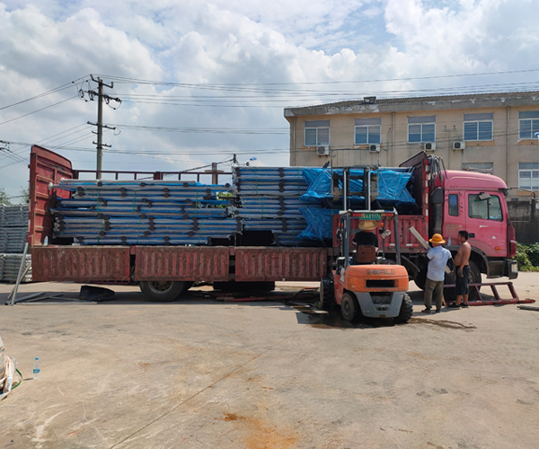 金用護欄2021年6月15日鋅鋼陽臺護欄發貨！