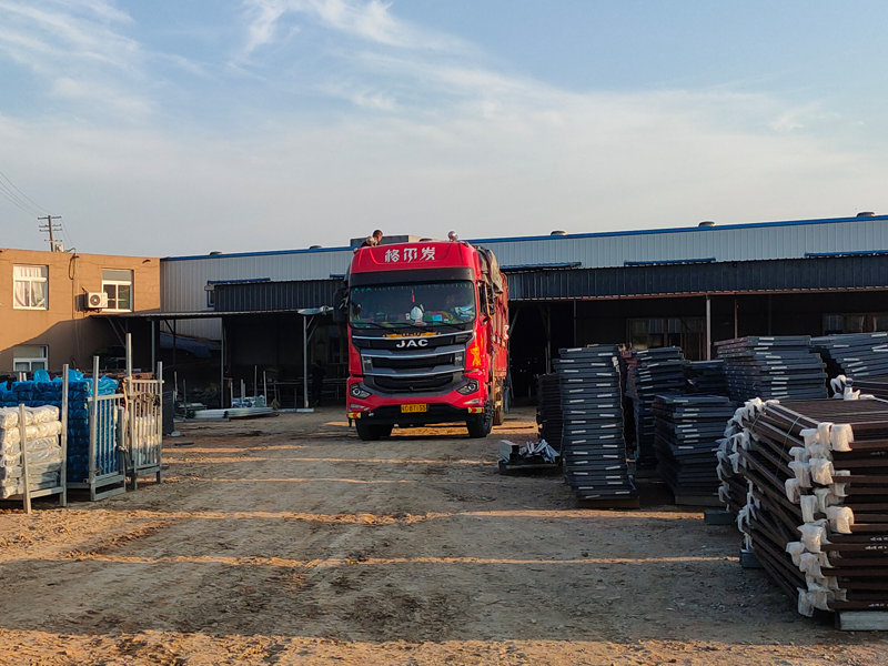 金用護欄2022年6月30日鋅鋼百葉窗裝車發貨！