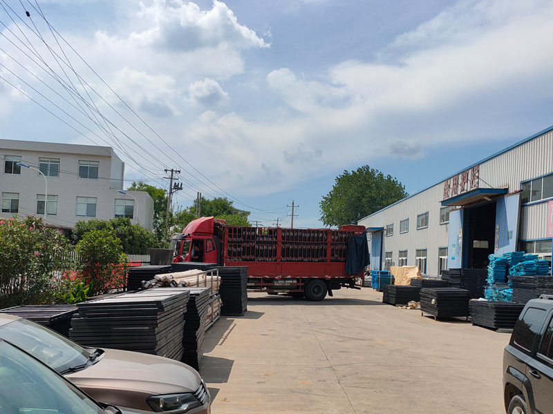 金用護欄2022年7月5日鋅鋼百葉窗裝車發貨！