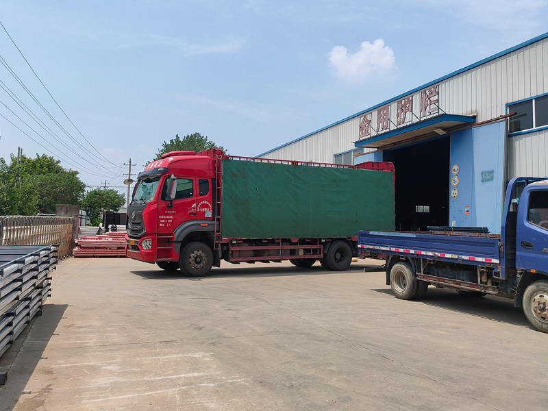 金用護(hù)欄2022年7月18日鋅鋼陽臺(tái)護(hù)欄裝車發(fā)貨！