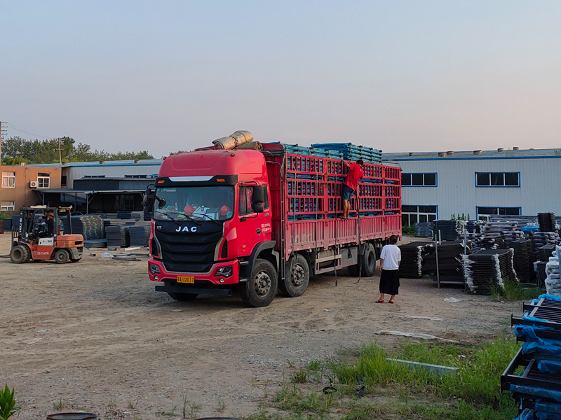 金用護欄2022年8月2日鋅鋼陽臺護欄裝車發(fā)貨! 金用護欄2022年8月2日鋅鋼陽臺護欄裝車發(fā)貨!