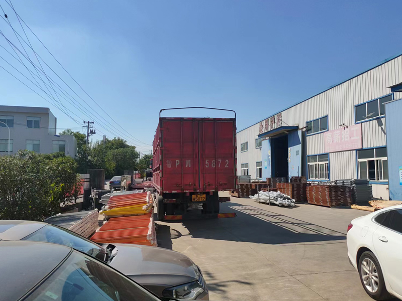 金用護欄2022年8月12日鋁合金百葉窗裝車發(fā)貨! 金用護欄2022年8月12日鋁合金百葉窗裝車發(fā)貨!