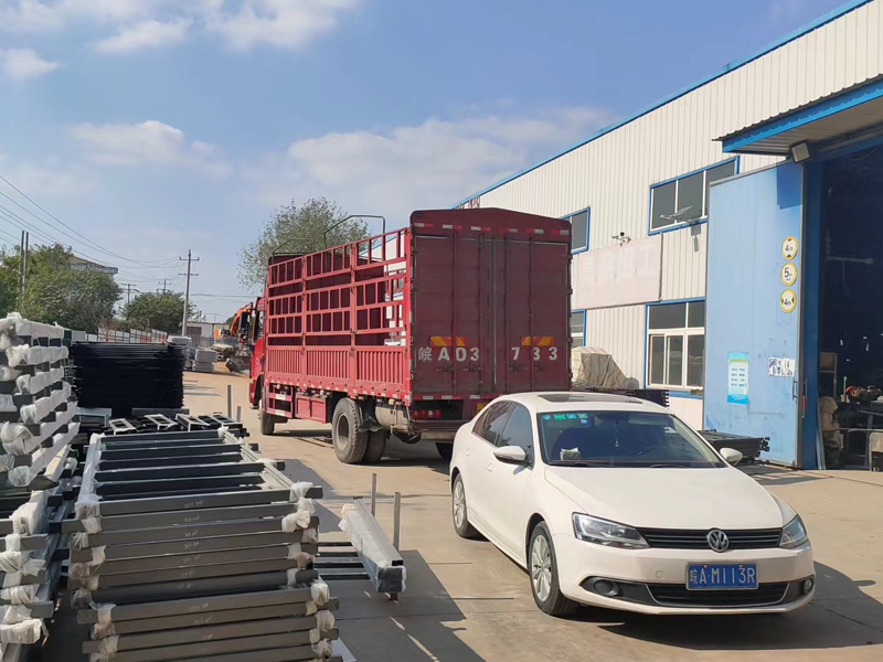 金用護(hù)欄2022年10月18日鋅鋼百葉窗裝車發(fā)貨! 金用護(hù)欄2022年10月18日鋅鋼百葉窗裝車發(fā)貨!