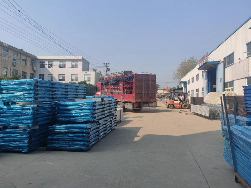 金用護欄2022年11月21日鋅鋼陽臺護欄裝車發(fā)貨！