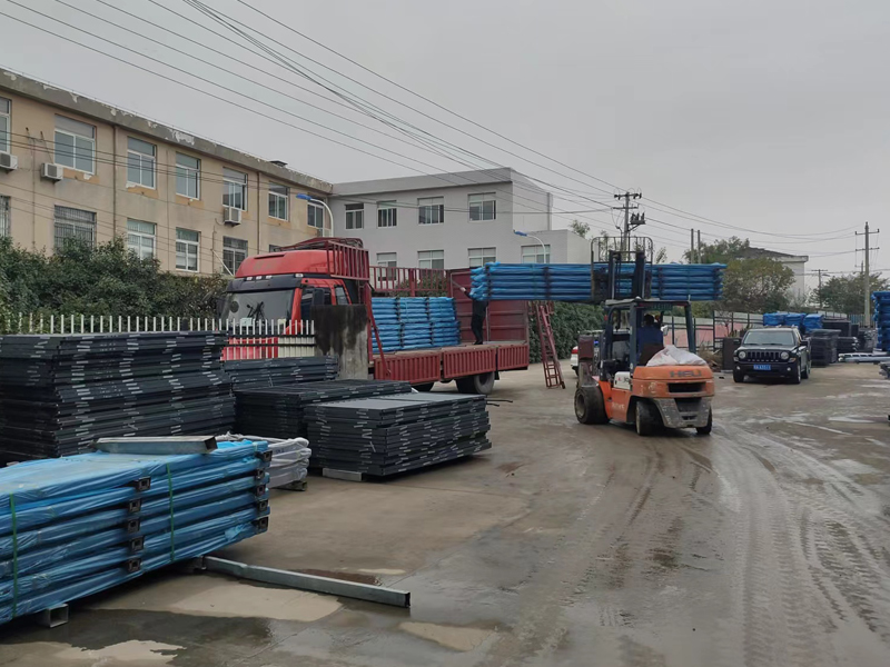 金用護欄2022年11月25日鋅鋼陽臺護欄裝車發貨！