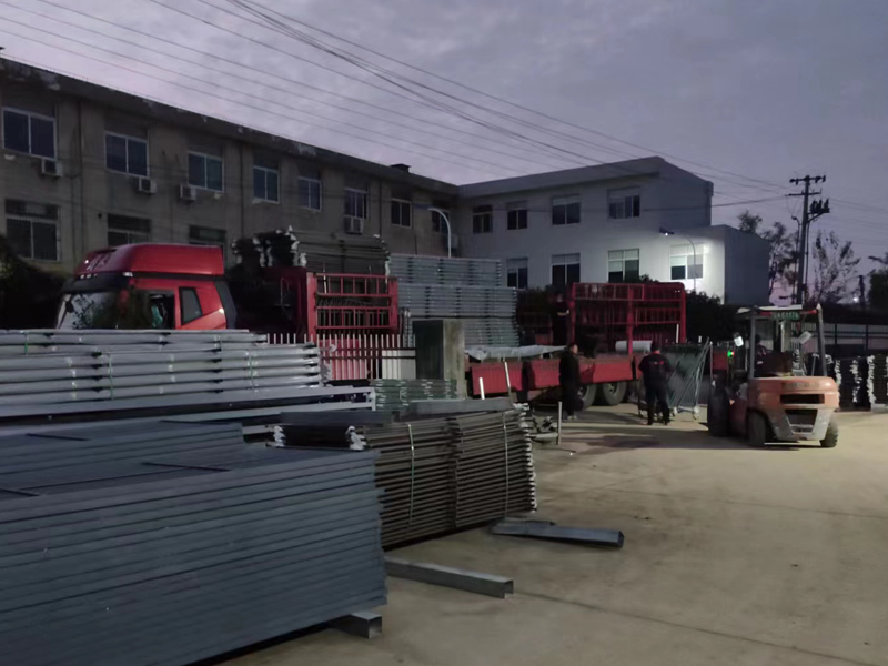 金用護(hù)欄2022年12月5日鋅鋼陽(yáng)臺(tái)護(hù)欄裝車(chē)發(fā)貨! 金用護(hù)欄2022年12月5日鋅鋼陽(yáng)臺(tái)護(hù)欄裝車(chē)發(fā)貨!