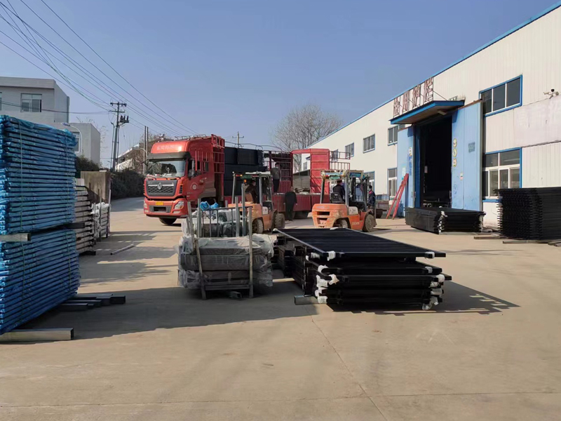 金用護(hù)欄2023年1月7日鋅鋼圍墻護(hù)欄裝車發(fā)貨! 金用護(hù)欄2023年1月7日鋅鋼圍墻護(hù)欄裝車發(fā)貨!