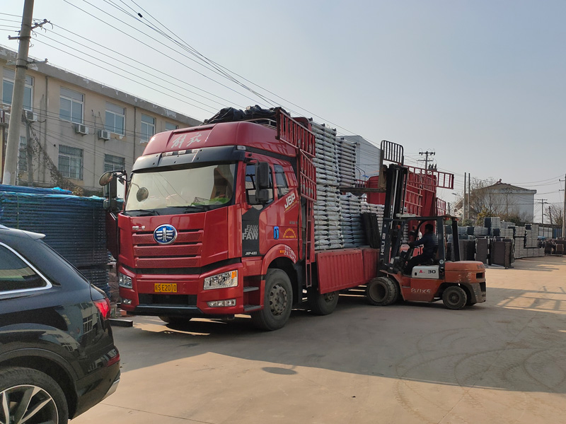 金用護欄2023年2月20日鋅鋼陽臺欄桿裝車發貨！