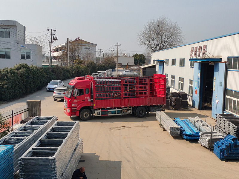 金用護欄2023年3月3日鋅鋼百葉窗裝車發(fā)貨！