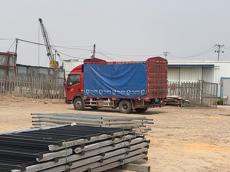 金用護欄2023年3月16日鋅鋼連廊欄桿裝車發(fā)貨！