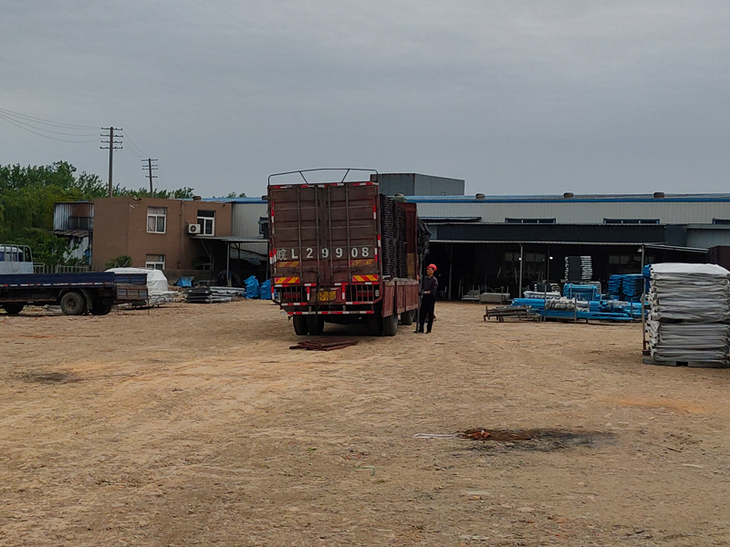 金用護欄2023年4月22日鋅鋼護窗欄桿裝車發貨! 金用護欄2023年4月22日鋅鋼護窗欄桿裝車發貨!