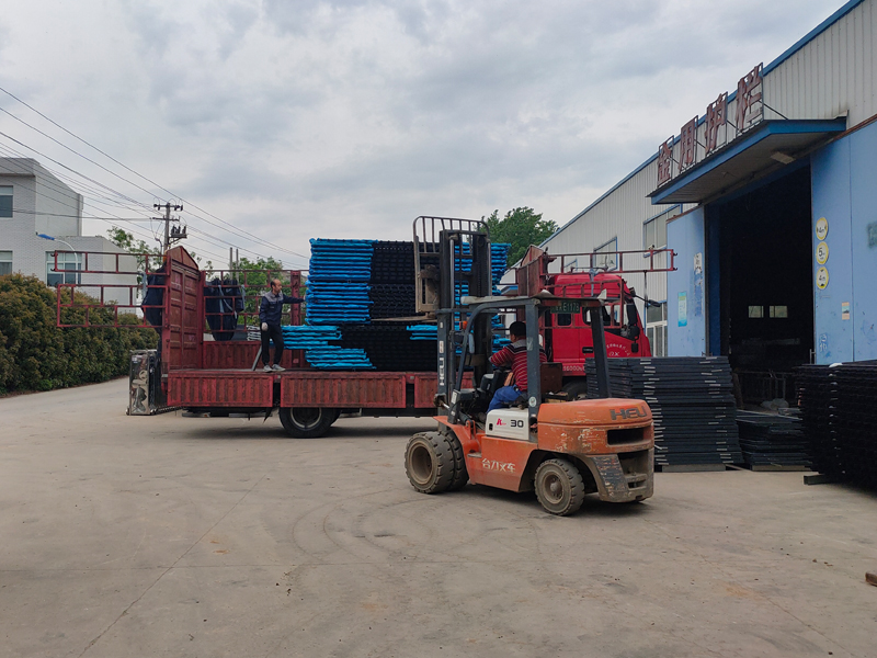 金用護欄2023年4月27日鋅鋼圍墻護欄裝車發(fā)貨！