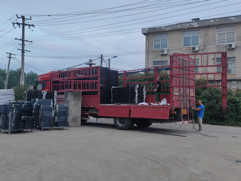 2023年6月19日鋅鋼護窗欄桿裝車發貨! 2023年6月19日鋅鋼護窗欄桿裝車發貨!