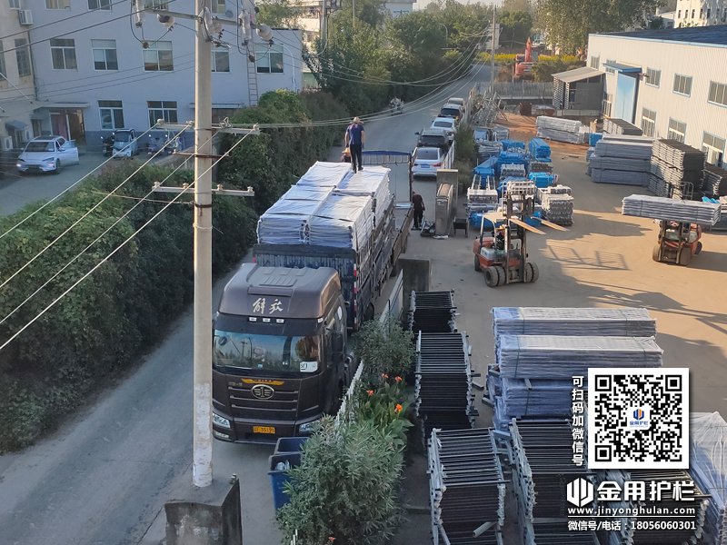 2023年10月18日鋅鋼陽(yáng)臺(tái)欄桿裝車發(fā)貨! 2023年10月18日鋅鋼陽(yáng)臺(tái)欄桿裝車發(fā)貨!