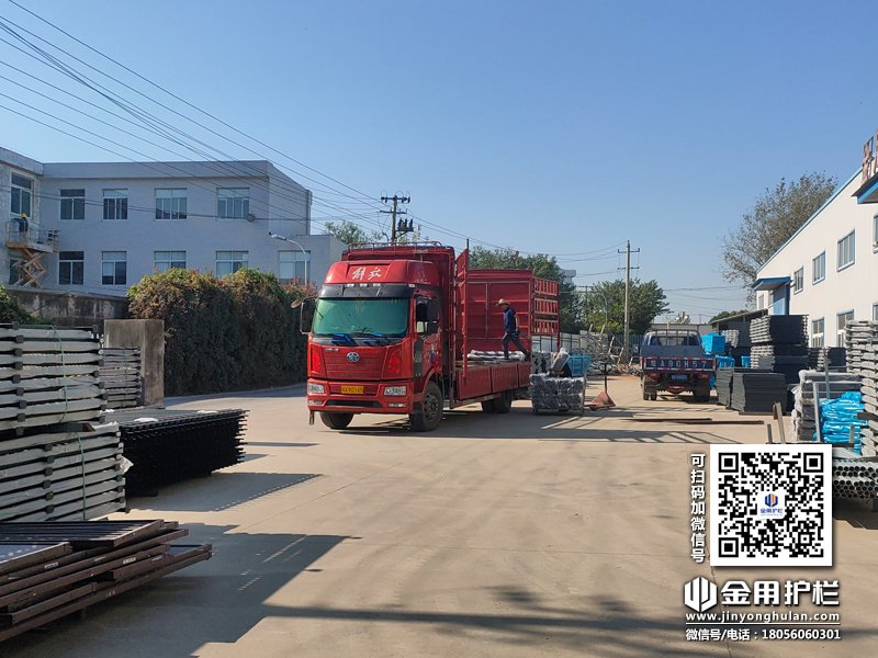 2023年11月4日鋅鋼組裝護(hù)欄裝車(chē)發(fā)貨！