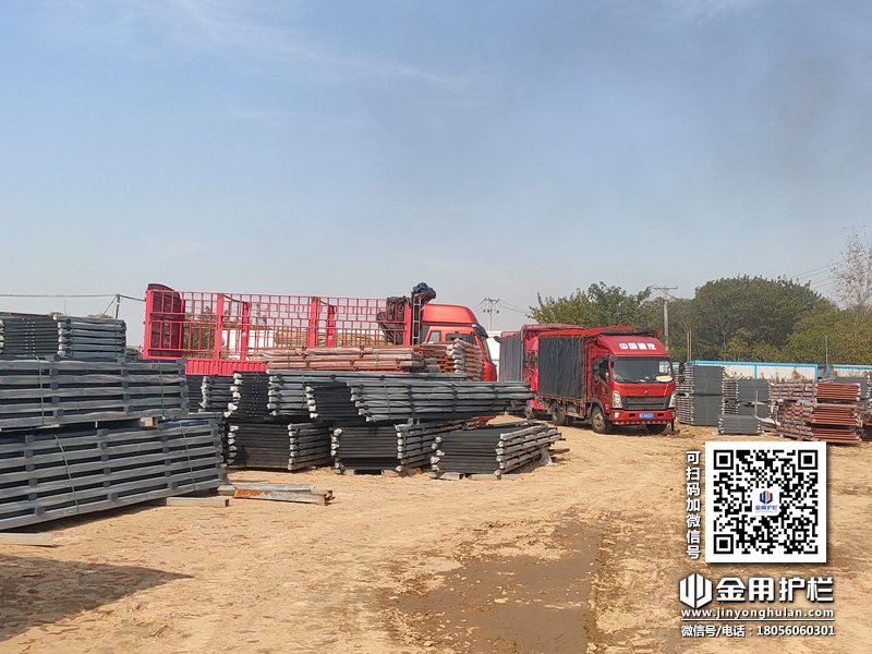 2023年11月8日鋅鋼連廊欄桿裝車發貨！
