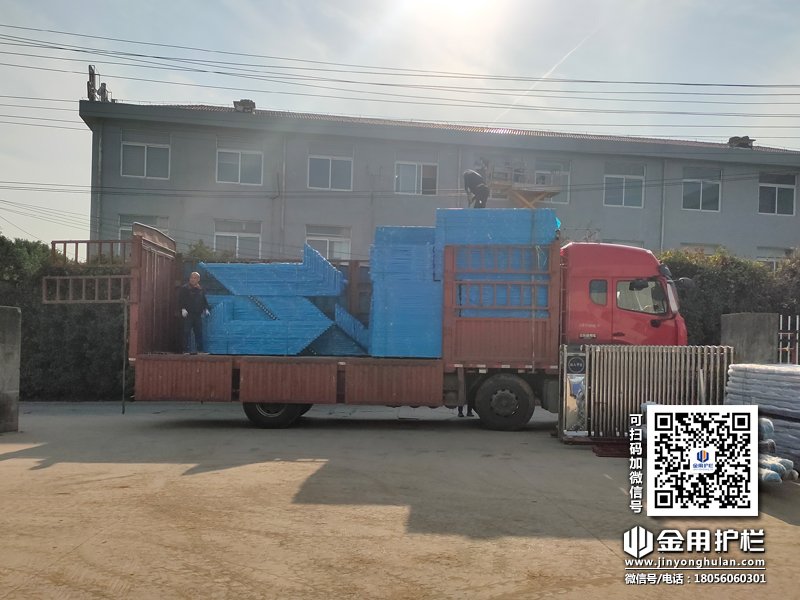 2023年11月10日鋅鋼護窗欄桿裝車發(fā)貨! 2023年11月10日鋅鋼護窗欄桿裝車發(fā)貨!