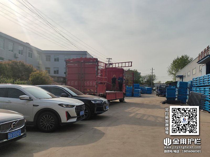 2024年4月11日鋅鋼百葉窗裝車發貨！