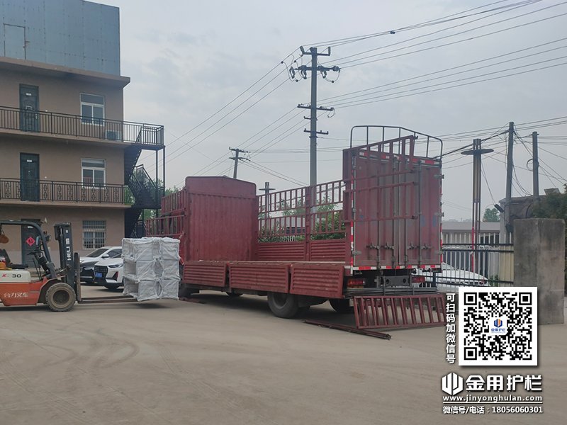 2024年4月17日鋅鋼空調護欄裝車發貨! 2024年4月17日鋅鋼空調護欄裝車發貨!
