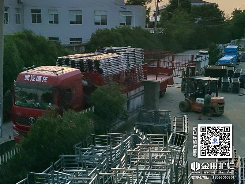 2024年6月17日鋅鋼飄窗欄桿裝車發貨！