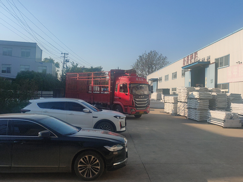 2024年10月31日鋅鋼連廊欄桿裝車發貨！