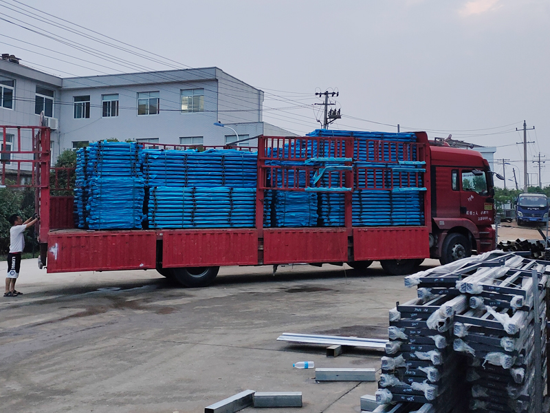 2025年6月12日鋅鋼連廊欄桿裝車發(fā)貨！