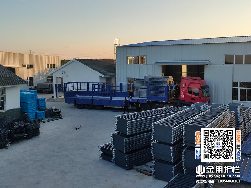 2025年7月24日鋅鋼護窗欄桿裝車發(fā)貨！