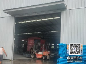 2025年8月1日鋁合金百葉窗裝車發貨！