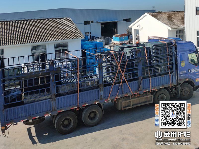 2025年8月16日鋅鋼百葉窗裝車發貨！